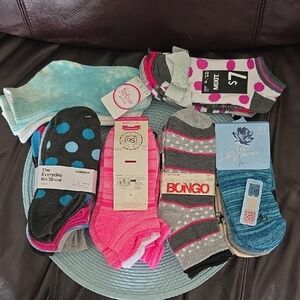 VARIOUS BRANDS OF WOMENS SOCK BUNDLE TOTAL OF 27 PAIRS